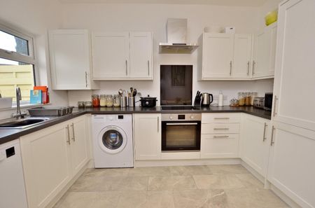 Cumberland Road, Plaistow, E13 8LS - Photo 2