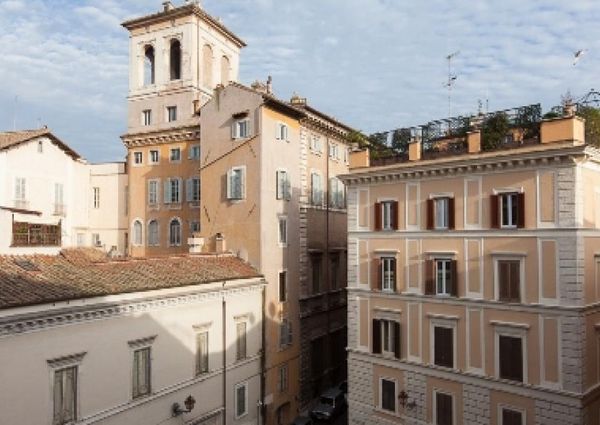 Center-Historic Jewish Quarter: Elegant apartment situated in beautiful Palazzo Nobiliare. Entrance, spacious living with original wood frescoed ceilings, large modern dining and kitchen, 4 bedrooms, 4 Baths, small terrace. #1527