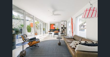 One-of-a-kind renovated home / flexible 3-level layout - Photo 2