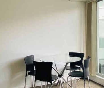 Premium location 2 bedrooms apartment - Photo 2