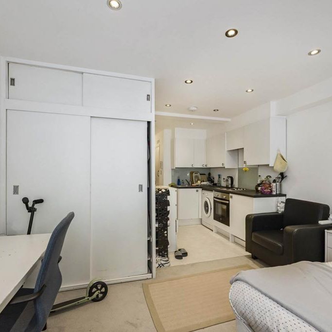 Studio to rent - Photo 1