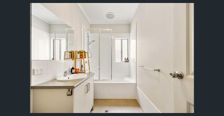 CLOSE TO EVERYTHING - Photo 3