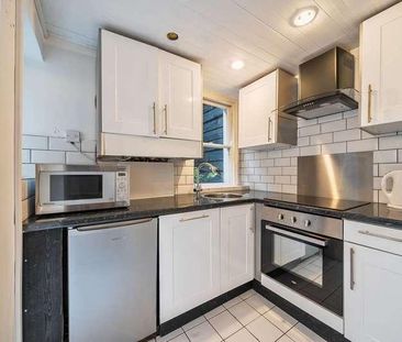 Comeragh Road, Barons Court, W14 - Photo 2