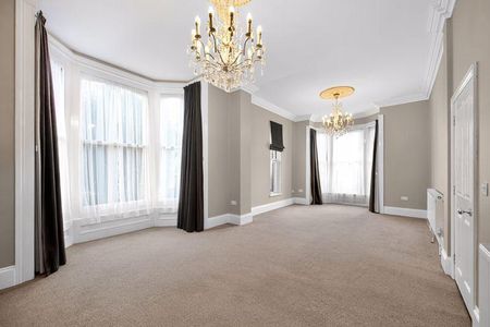 4 bedroom semi-detached house to rent - Photo 4