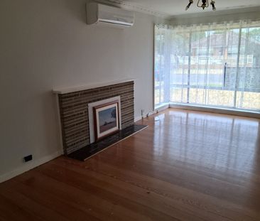 3 bedrooms plus study family home! - Photo 1