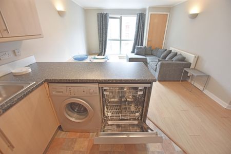 2 Bedroom Apartment - Photo 2