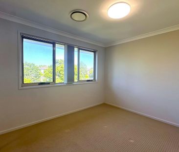 SPACIOUS FAMILY LIVING IN A QUIET AND CONVENIENT LOCATION - Photo 4