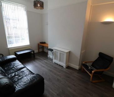 3 bedroom apartment to rent - Photo 4