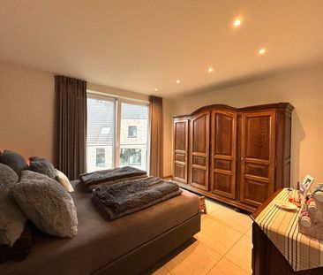 Instapklaar twee-slaapkamerappartement met zicht op stadspark te ce... - Foto 1