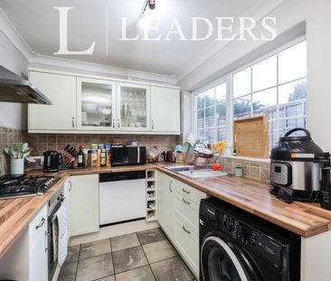 3 bedroom terraced to rent Cotterells - Photo 1