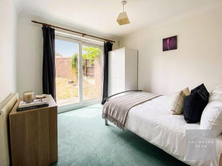 1 bedroom in a house share to rent - Photo 3