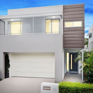 Immaculate Freestanding Home - with new carpet throughout - Photo 3