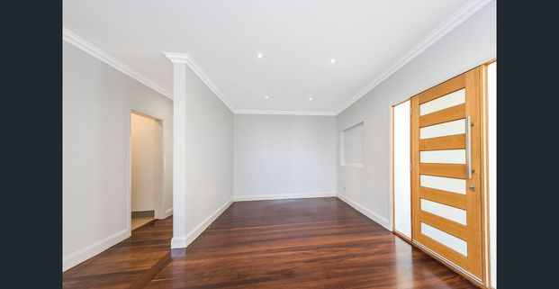 WHITE PICKET FENCE - Photo 1