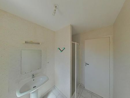 Location Appartement 2 pièces 54m² CHAUVIGNY 86300 - Photo 4