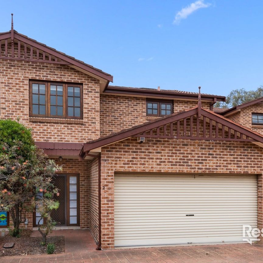 Spacious Renovated Townhouse - Photo 1