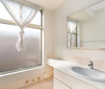 4 Bedroom, 2 Bathroom Family Home in Murdoch - Photo 3