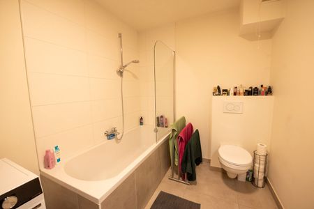 Instapklaar lichtrijk appartement met 2 slaapkamer, garagebox en zéér ruim terras! - Foto 5