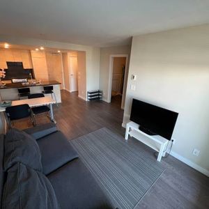 $2,500 Furnished 560 SF One bedroom plus Den - Photo 2