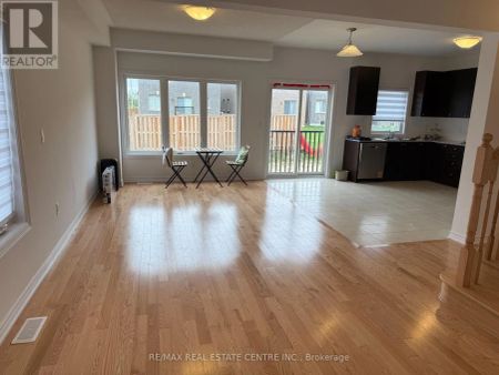 396 VANDUSEN AVENUE - Photo 5