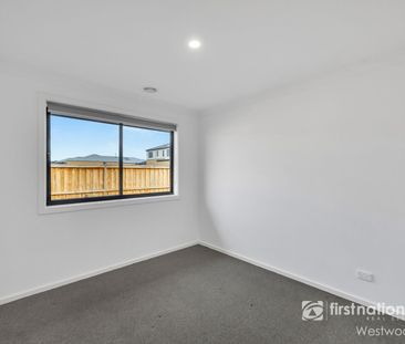 Spacious Family Home! - Photo 4