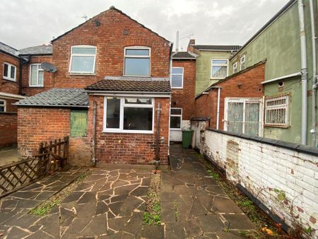 2 bedroom terraced house to rent - Photo 4