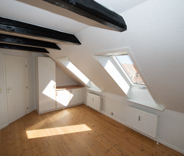 Skøn taglejlighed med lys og charme i Aalborg - Foto 1