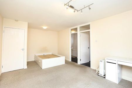 Studio to rent - Photo 2