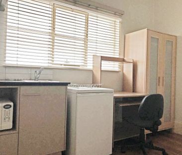 Fully Furnished studio with all you need!! - Photo 3