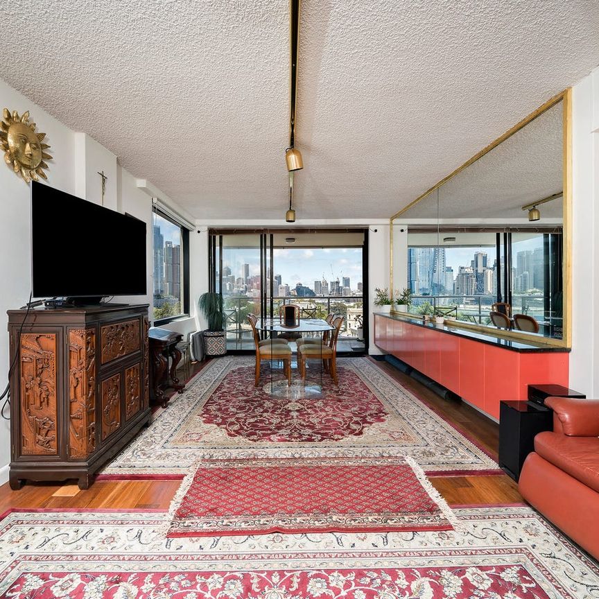6 Month Lease - Prestigious Balmain East, Fully Furnished Apartment Showcasing Iconic Harbour Bridge and City Views. - Photo 1