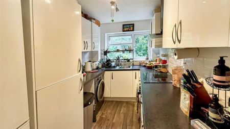2 bedroom flat to rent - Photo 4