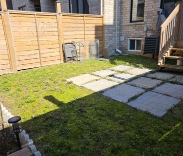For Lease - 22 Vantage Loop, Newmarket, Ontario - Photo 5