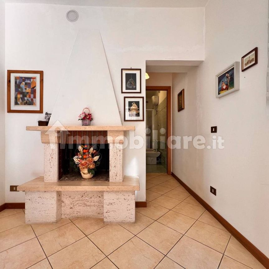 Bilocale via del Laghetto 9, Capodimonte - Photo 1