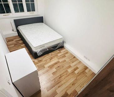 8 bedroom semi-detached house to rent - Photo 5