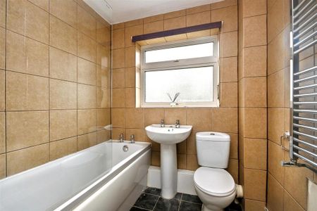 2 bedroom end of terrace house to rent - Photo 5