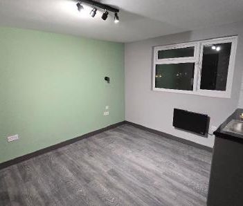 Stanley Road North, Rainham RM13, London - Photo 2