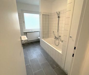 Kompakte 2-Zimmer Wohnung mit möblierter, NEUER Küche und Parkplatz - Photo 4