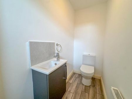 3 bedroom semi-detached house to rent - Photo 2