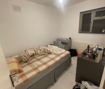 1 bedroom in a house share to rent - Photo 2