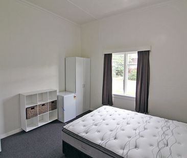 Duke Street Villa 5 bedroom or 7 bedroom - Available now! - Photo 2