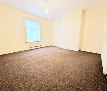 2 bedroom end of terrace house to rent - Photo 2