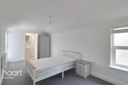 6 bedroom detached house to rent - Photo 2