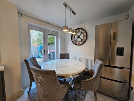 4 bedroom semi-detached house to rent - Photo 4