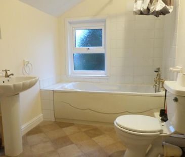 2 bedroom end of terrace house to rent - Photo 4