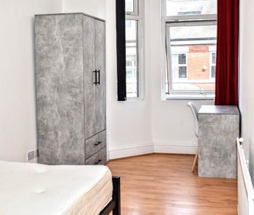 9 bedroom semi-detached house to rent - Photo 5