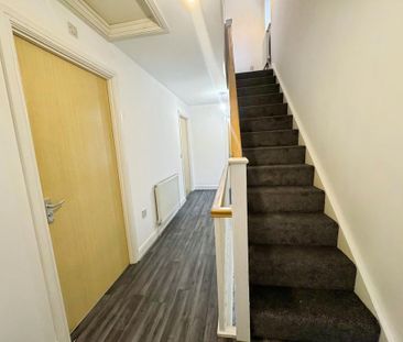 3 bedroom semi-detached house to rent - Photo 4