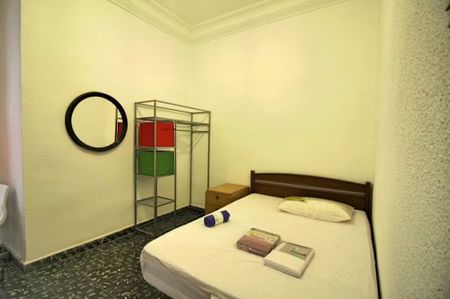 Carrer del Pintor Gisbert, Valencia, Valencian Community 46004 - Photo 4