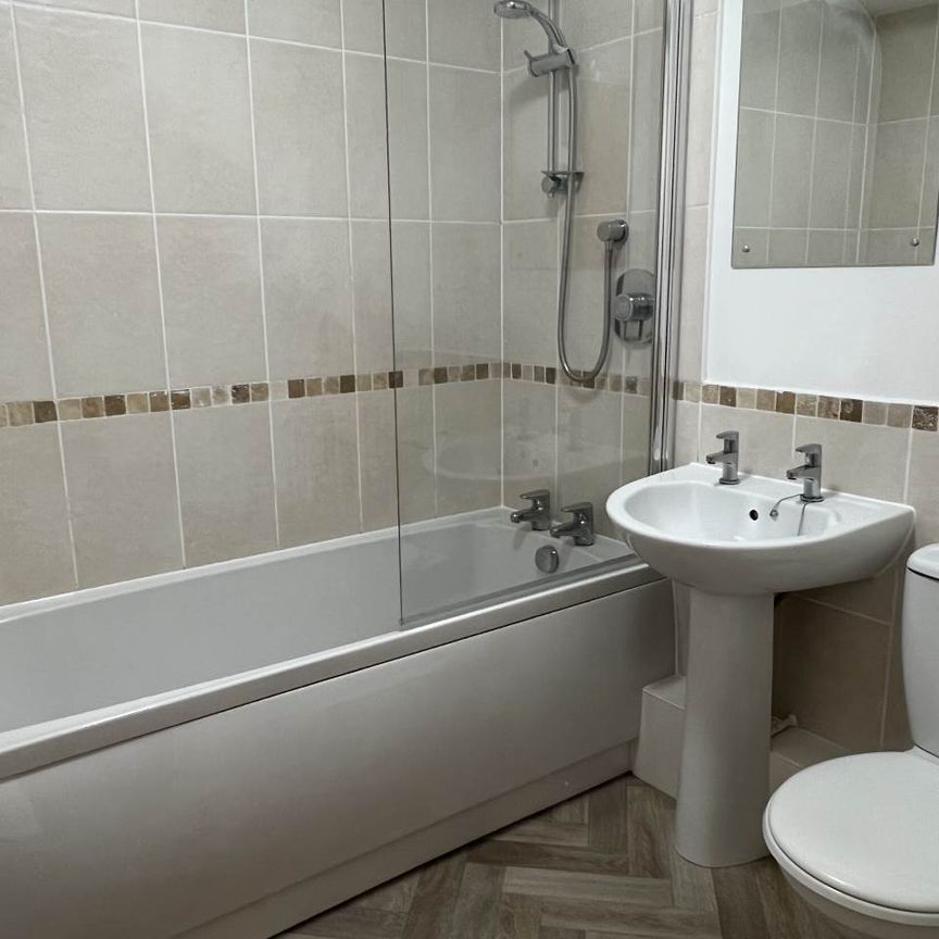 1 bed flat to rent in Old Tiverton Road, Exeter, EX4 - Photo 1