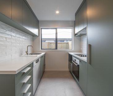 Modern near new 2 bedroom Unit + Garage - Photo 2