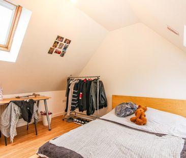 5 bed Semi-Detached House for Rent - Photo 3