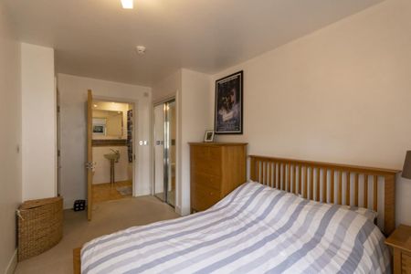 2 bedroom apartment to rent - Photo 3